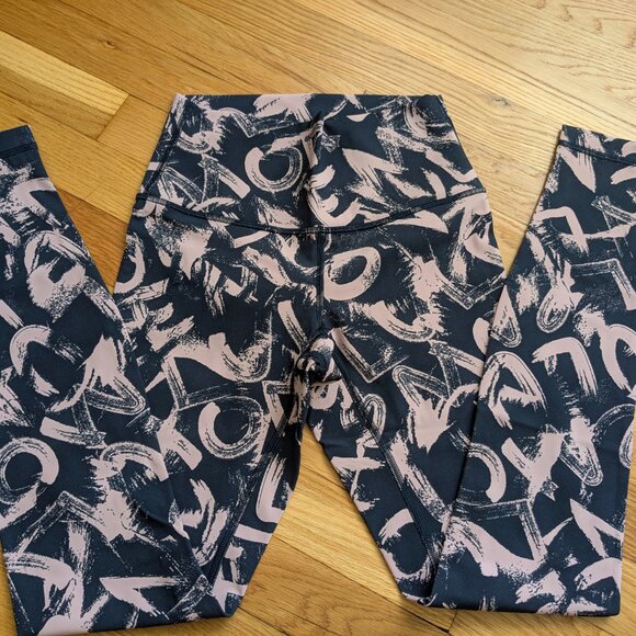 Lululemon Wunder Under Crop Sz 4 - Picture 2 of 4